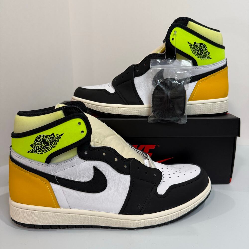 Air Jordan 1 Retro High OG 'Volt
Gold' Men’s Size 10 - 555088 118 NEW DS
